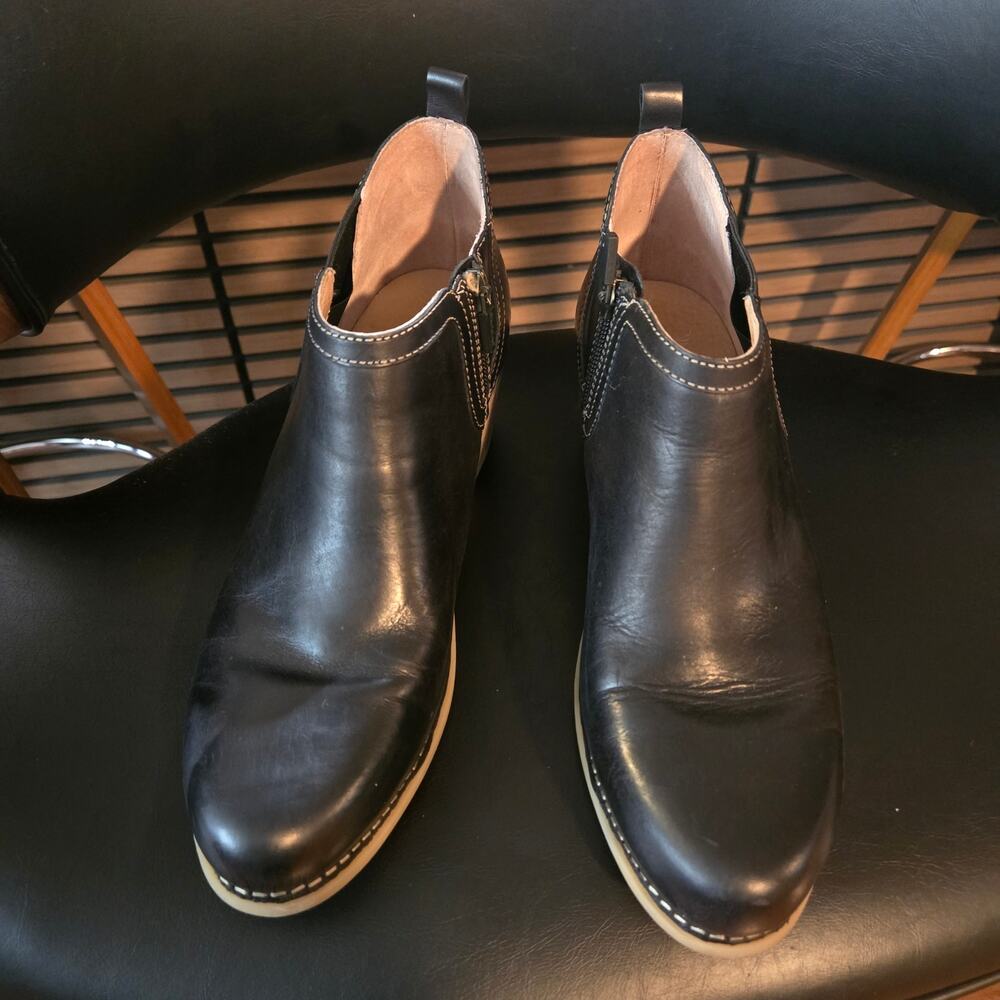 Dansko Harlene black leather ankle boots featuring a stacked block heel size 41 - Picture 4 of 8